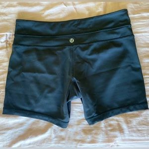 LuluLemon 2” shorts sz 8